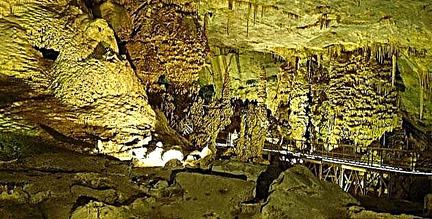 Οι Grottoes της García. Ιδιοτροπία της φύσης
