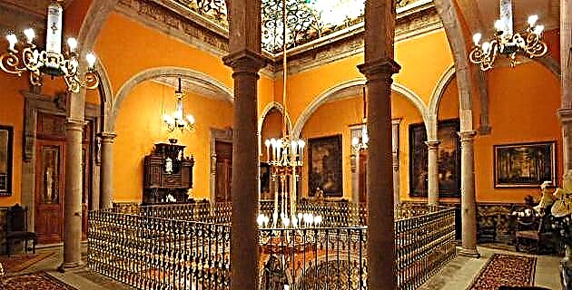 San Agustín Sarayı. Zamanda geriye gitmek için bir otel müzesi