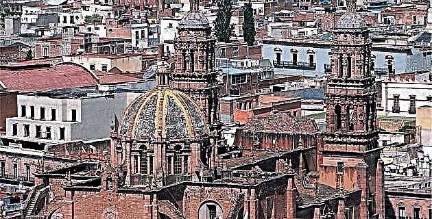 Zacatecas, linn miinide ja alleede vahel