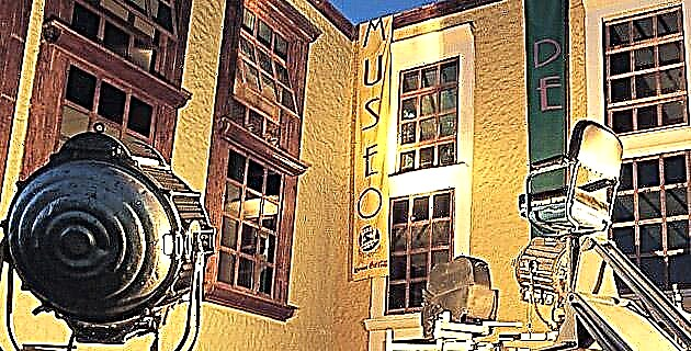 Historia dhe kinemaja midis mureve të njëqindvjetorit (Durango)