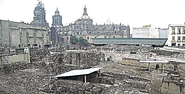 Tŷ'r eryrod. Canolfan seremonïol Tenochtitlán