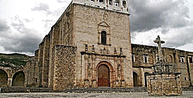 Tsela ea matlo a baitlami a Augustine a La Vega de Metztitlán, Hidalgo
