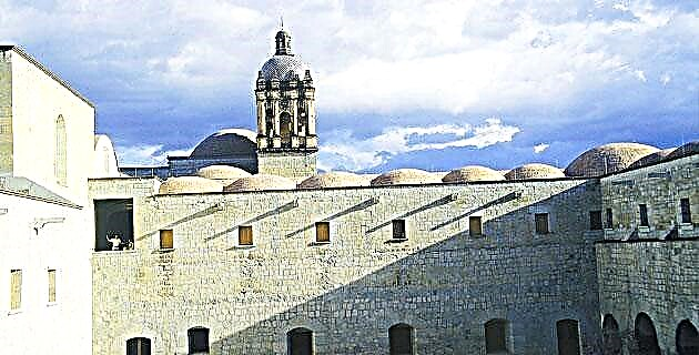 Sejarah restorasi biara Santo Domingo di Oaxaca