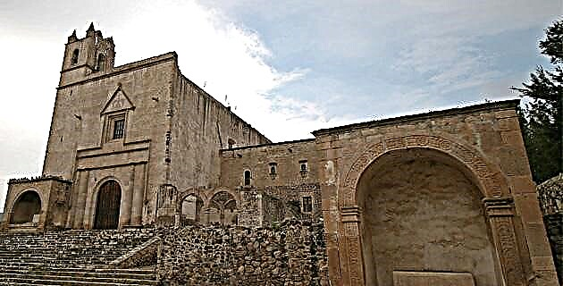 サンアンドレの寺院と旧修道院（イダルゴ）
