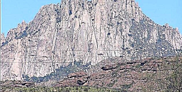 Cerro Blanco und der Felsen von Covadonga (Durango)