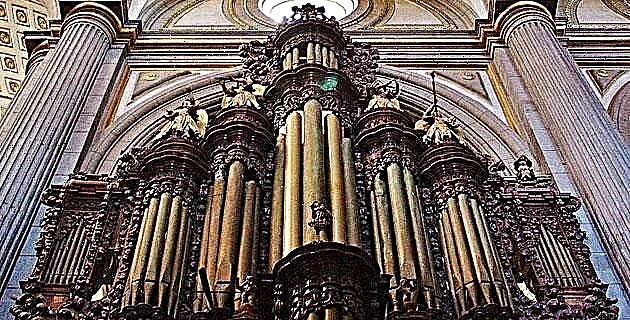 Lub Baroque Organ hauv Mexico