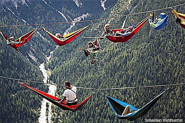 Noro mednarodni festival, kjer zaspiš v visečih mrežah, sto metrov nad italijanskimi Alpami