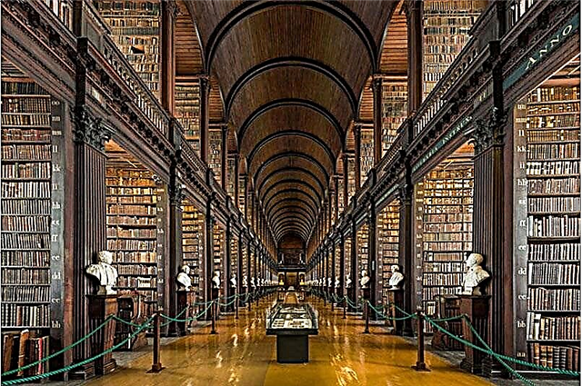 Ez a misztikus, 300 éves dublini könyvtárterem körülbelül 200 000 könyvvel van tele